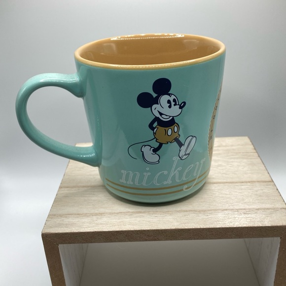 Disney Mickey Mouse and Minnie Mouse Mug - Picture 1 of 10